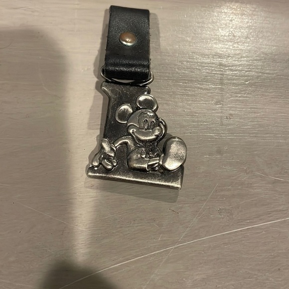 Never used Disney letter L keychain - Picture 1 of 2